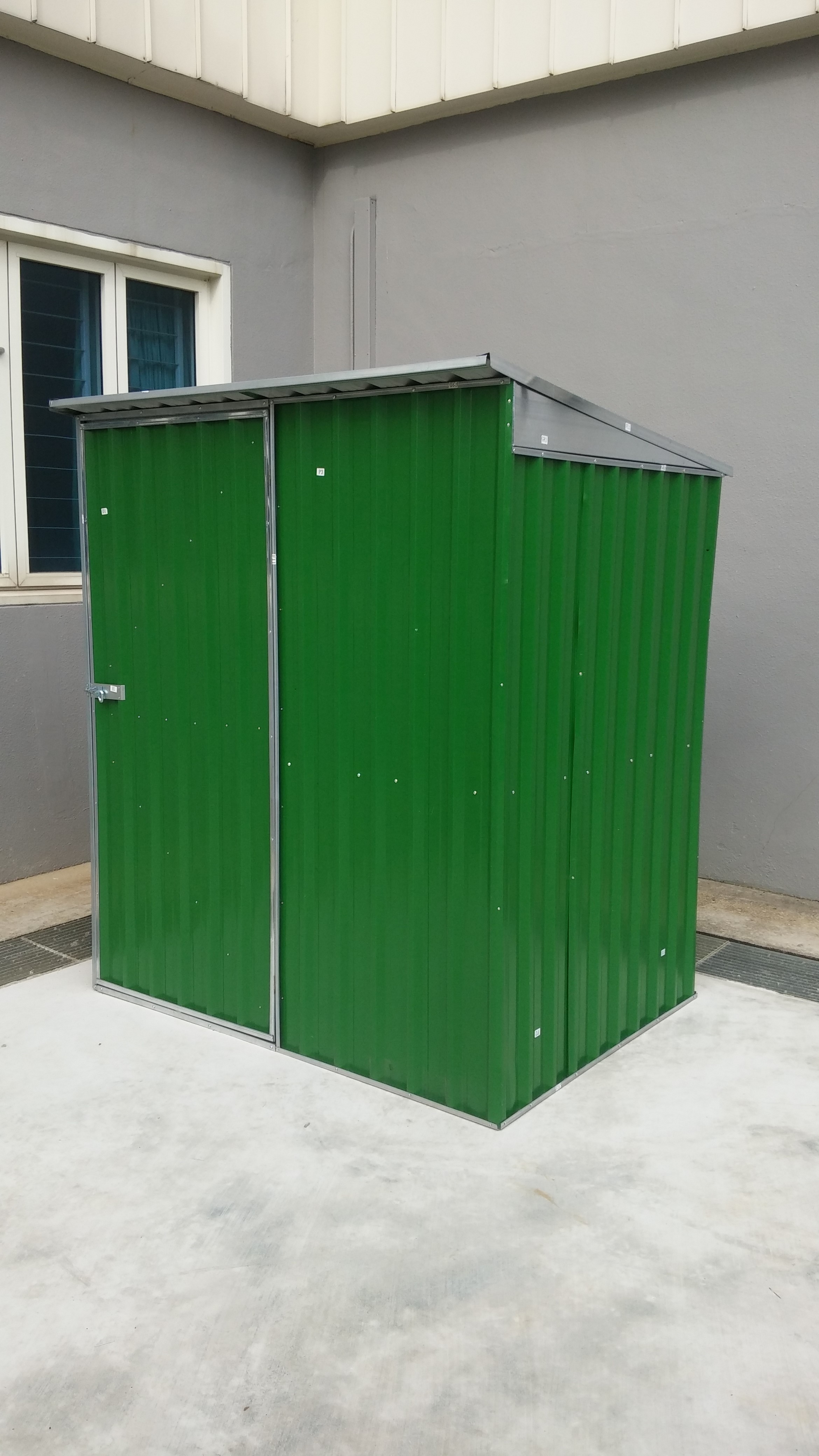 A Video Review Of A Particularly Cheap Garden Shed – BuildSpace