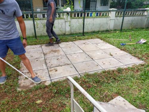 Ground leveling with pre-cast concrete slabs